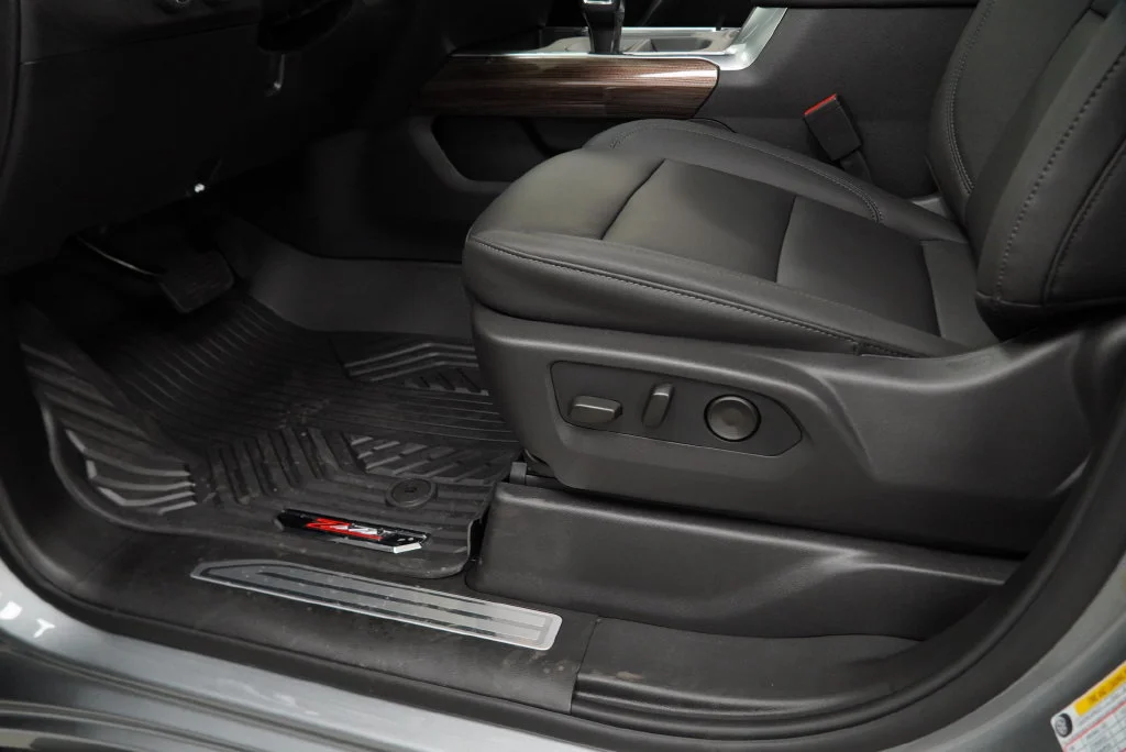 New 2026 Sterling Gray Metallic Chevrolet LT image 31