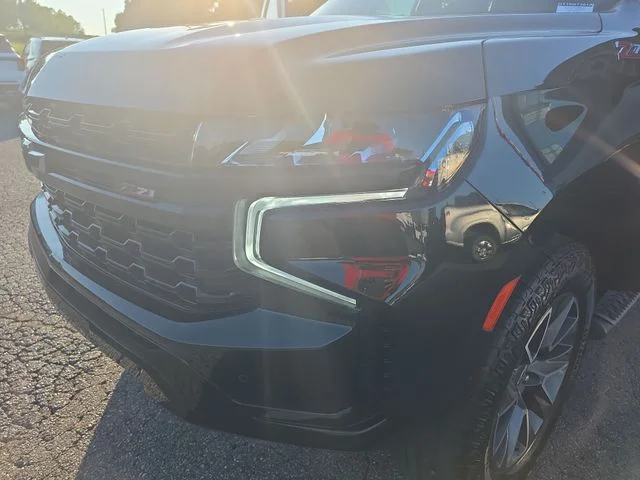 Used 2024 Black Chevrolet Z71 image 33