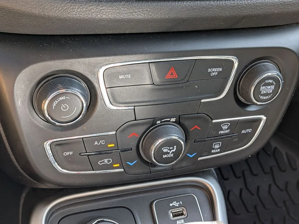 Used 2021 Blue Jeep Latitude image 17