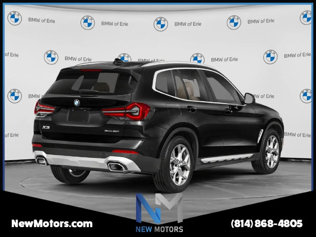 Used 2022 Black Sapphire Metallic BMW xDrive30i image 2