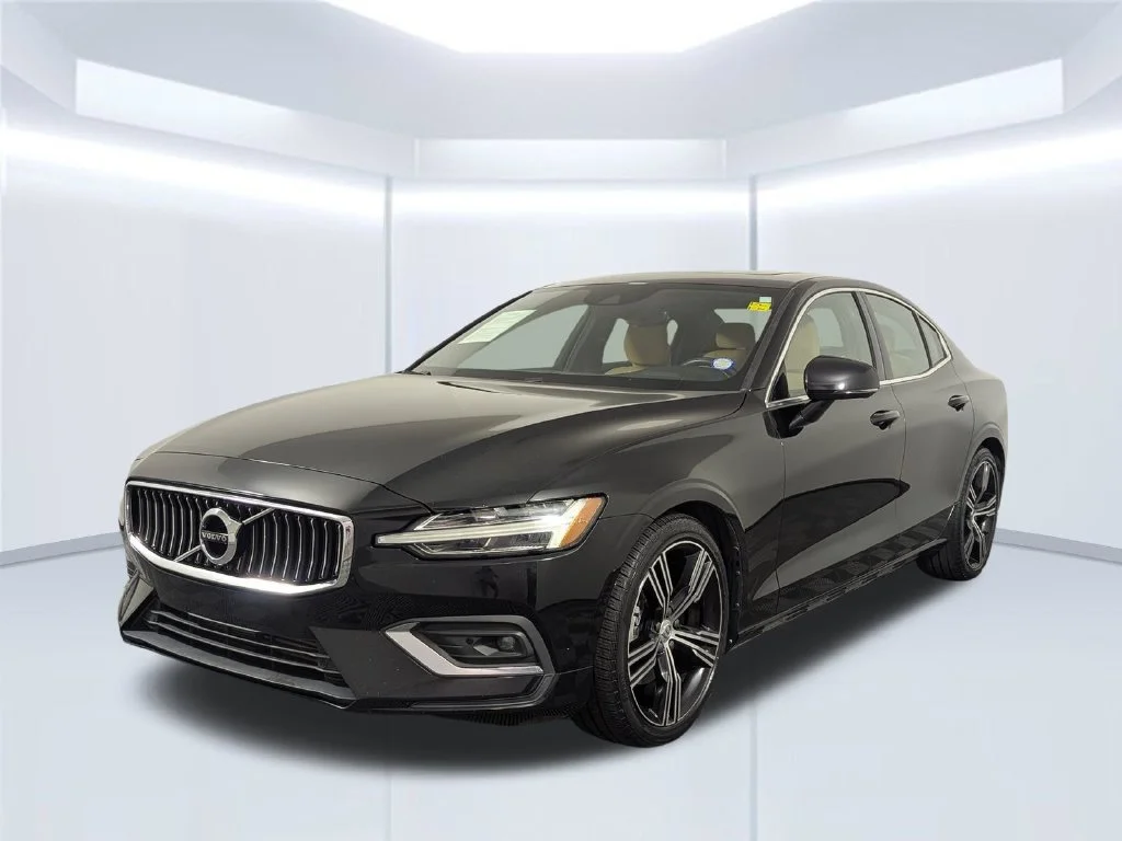 Certified Used 2020 Black Volvo T5 Inscription image 2