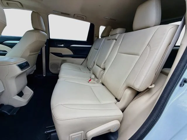 Used 2018 Blizzard Pearl Toyota XLE image 20