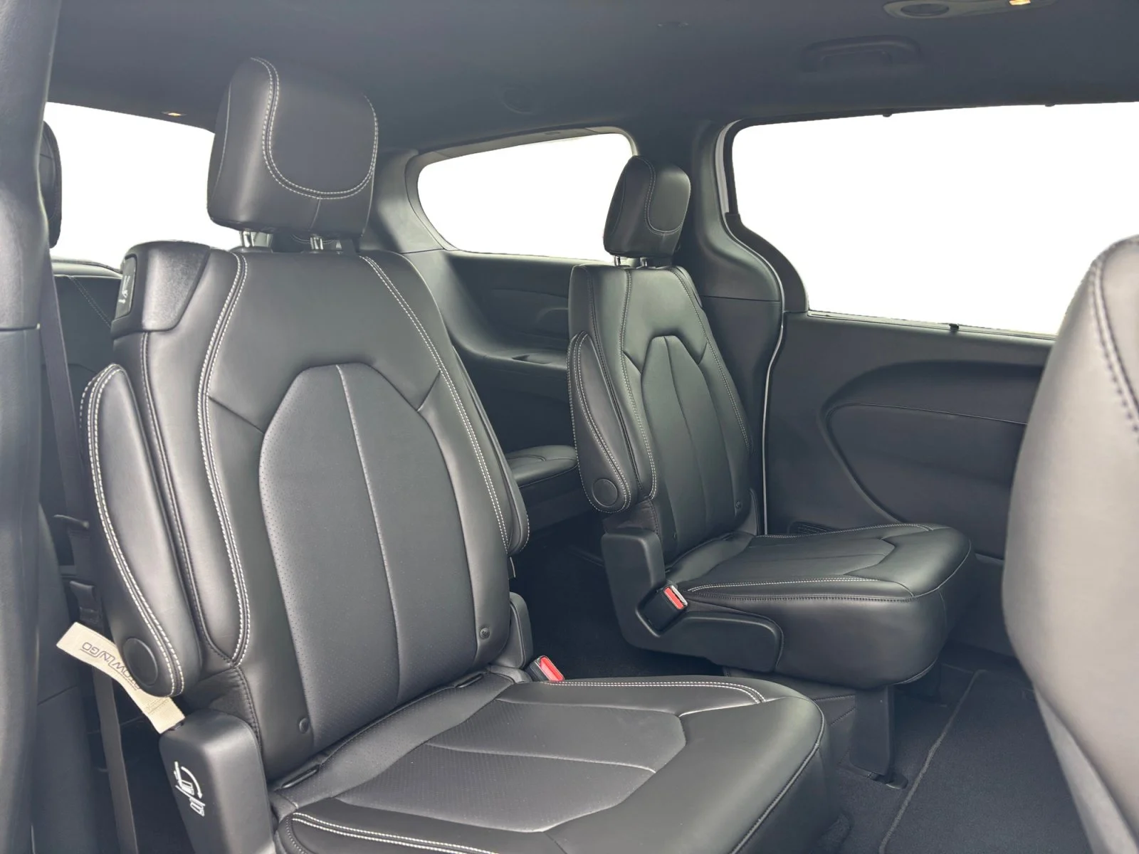 New 2027 Bright White Chrysler SXT image 18