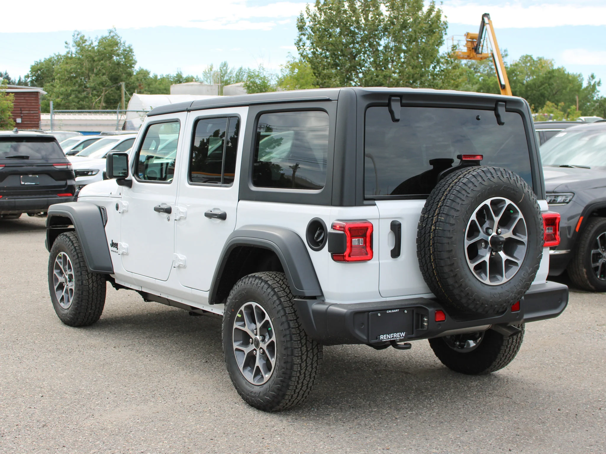 Used 2025 White Jeep Sport S* 4 Door 4x4, Safety Group, Remote Start, Heated Seats, Alpine Audio image 3