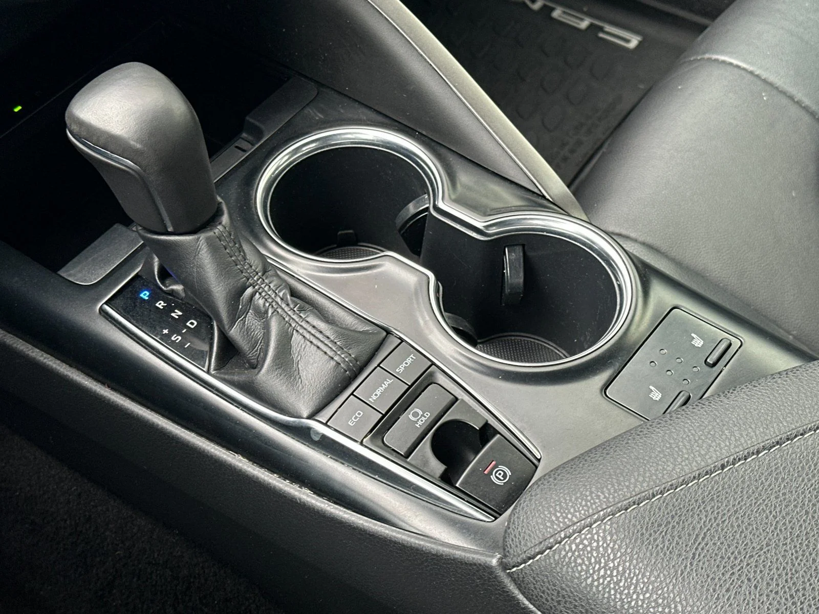 Used 2019 Midnight Black Metallic Toyota XSE image 20