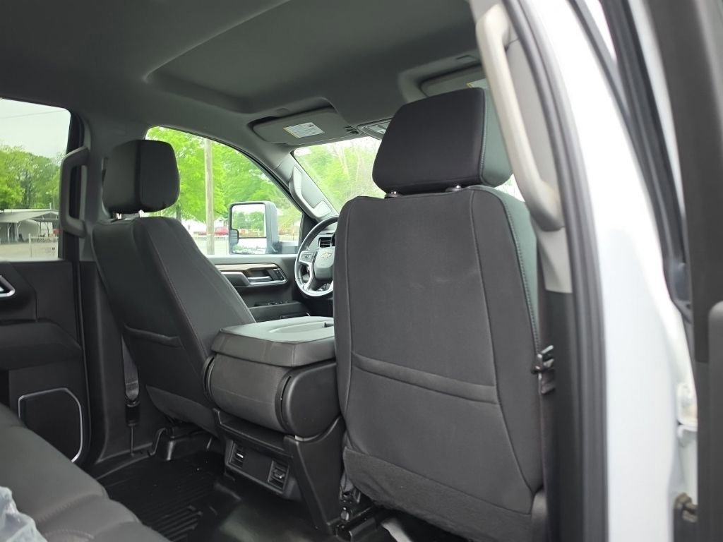 Used 2024 Summit White Chevrolet LT image 27