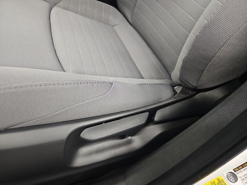 2026 Toyota Corolla SE - Photo 13