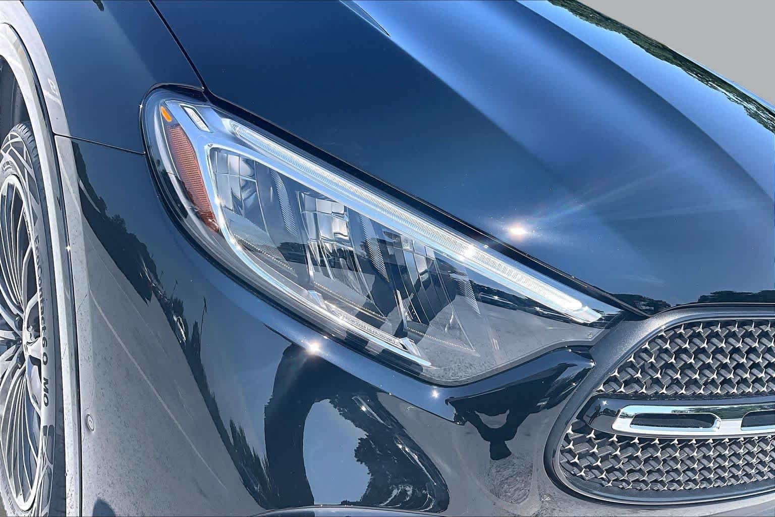 Used 2026 Obsidian Black Metallic Mercedes-Benz GLC 300 image 27