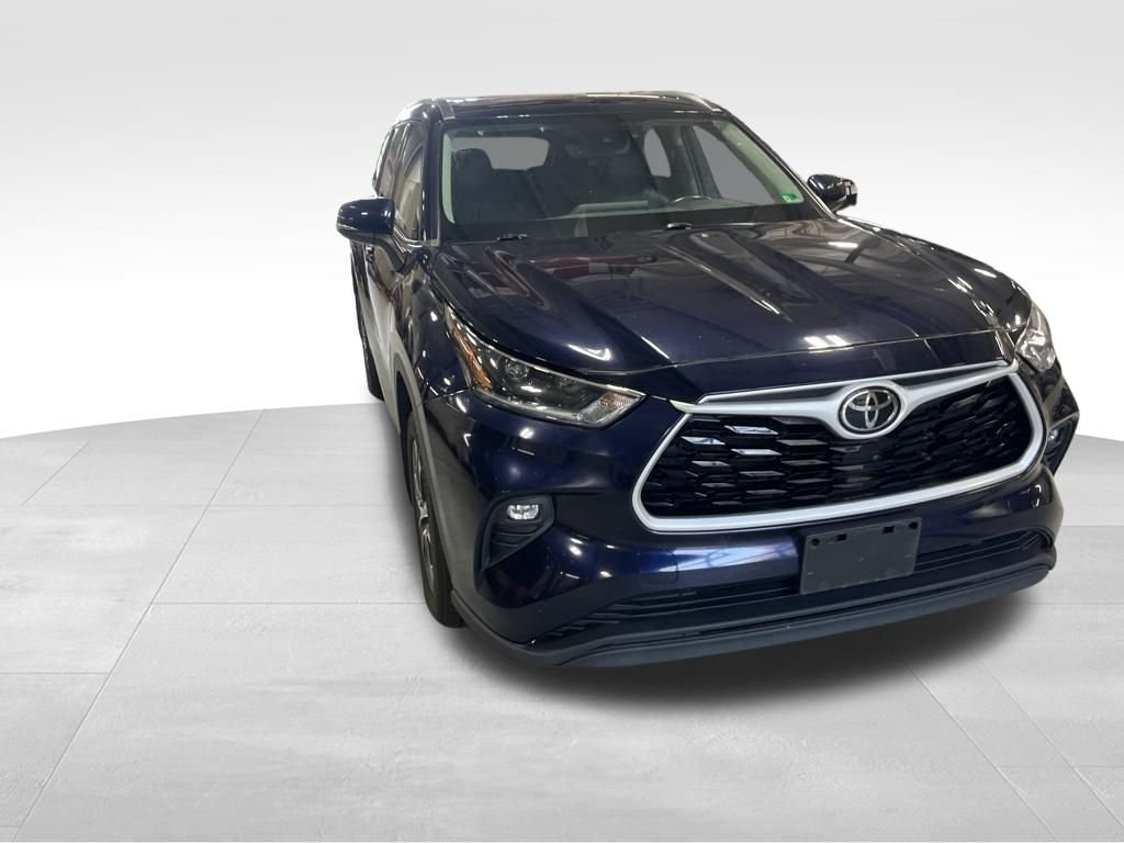 Used 2021  Toyota XLE image 25