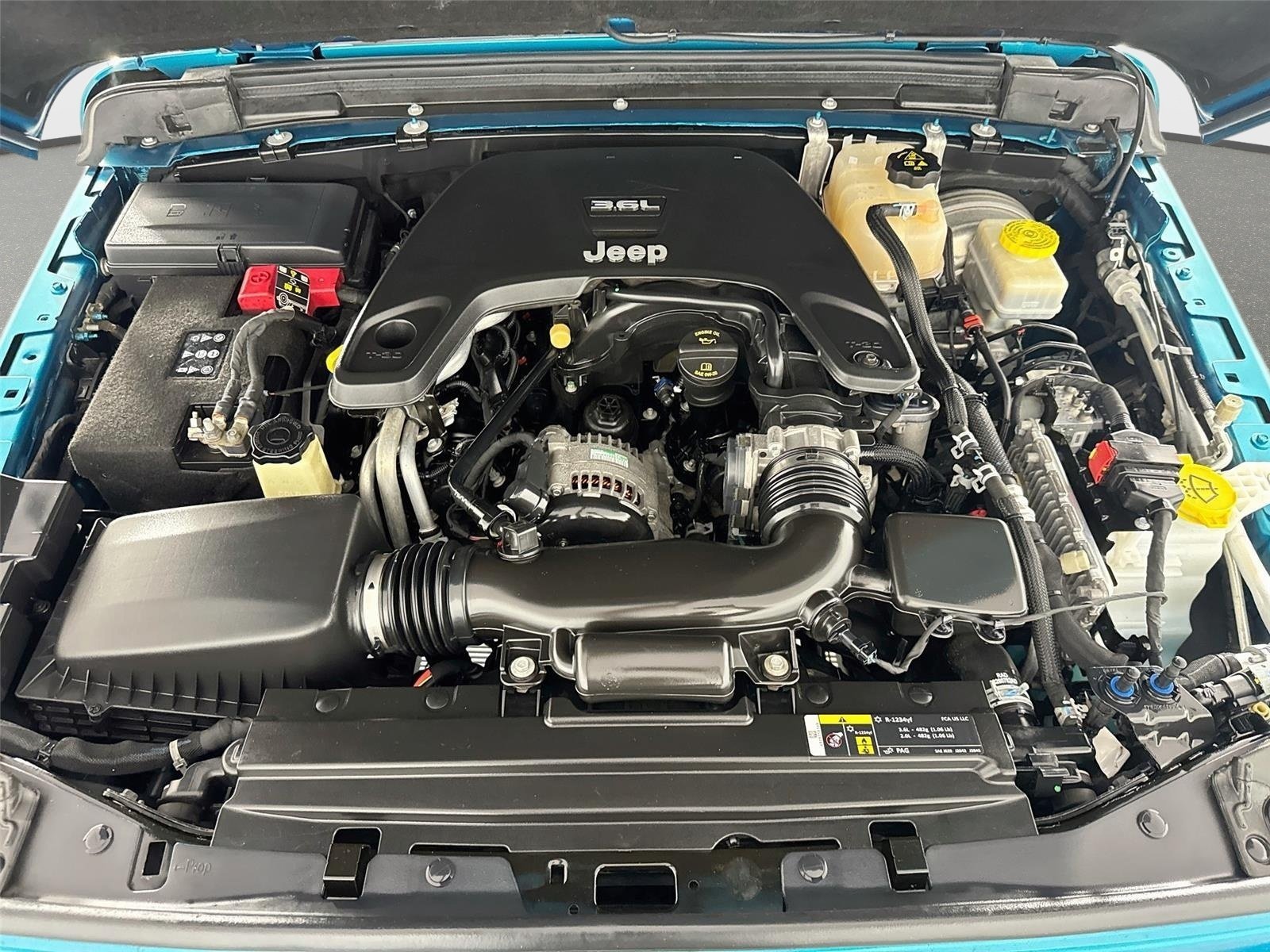 Used 2020 Bikini Pearlcoat Jeep Sport S image 28