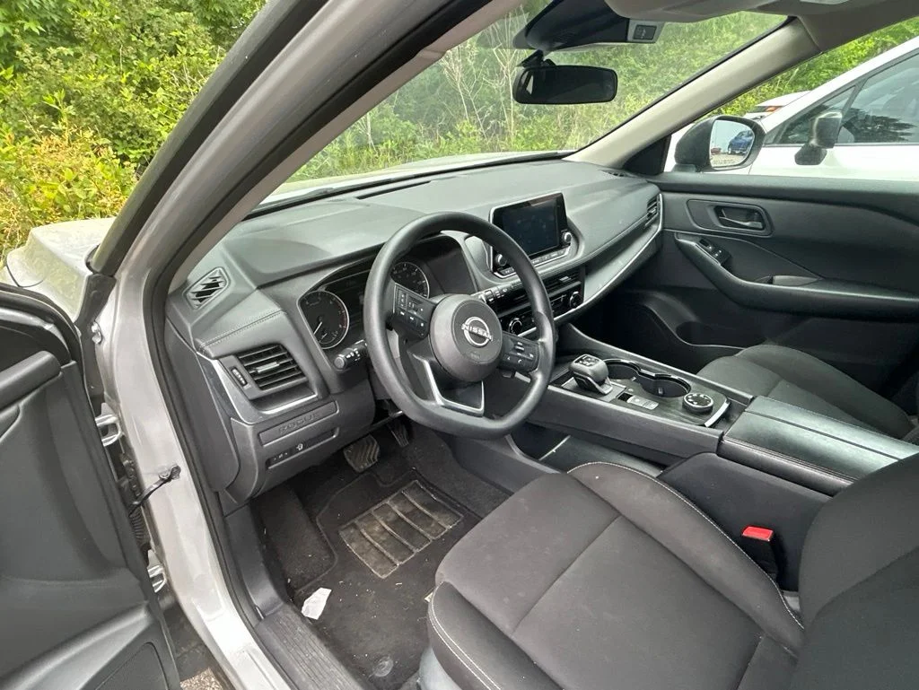 Used 2024 Silver Nissan S image 16