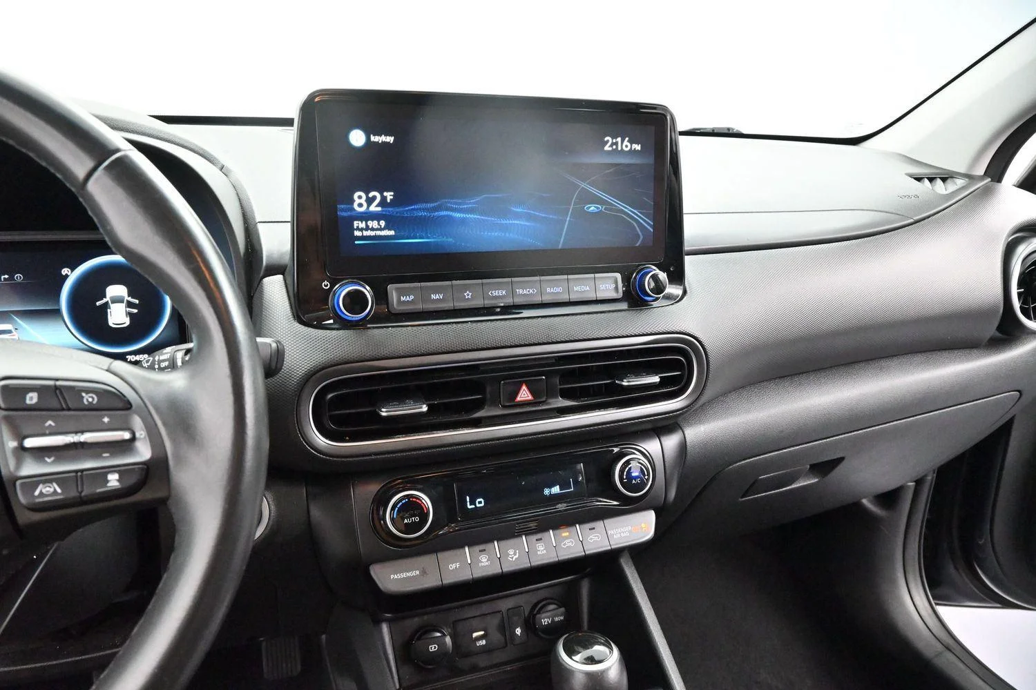 Used 2022 Thunder Gray Hyundai Limited image 17