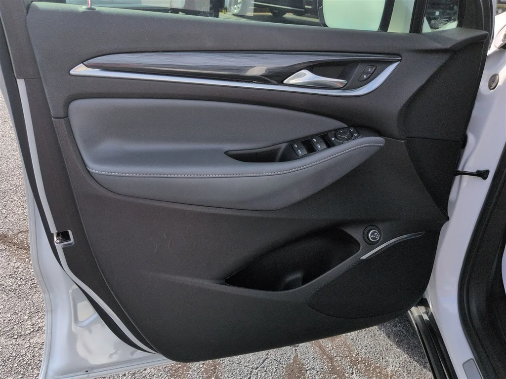 Used 2024 White Frost Tricoat Buick Essence image 23