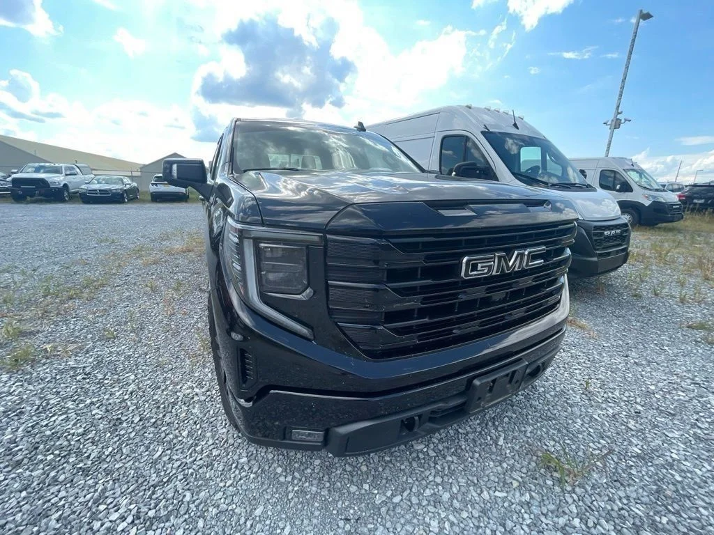 Used 2022 Black GMC Elevation image 6