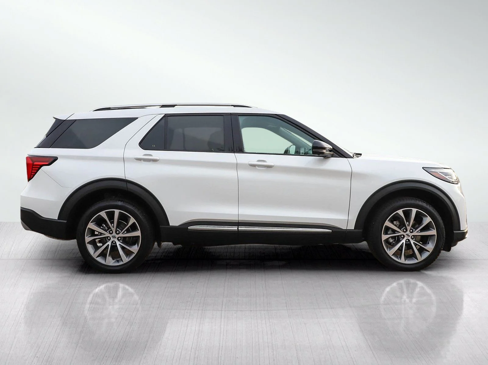 Used 2025 White Metallic Ford Platinum image 6