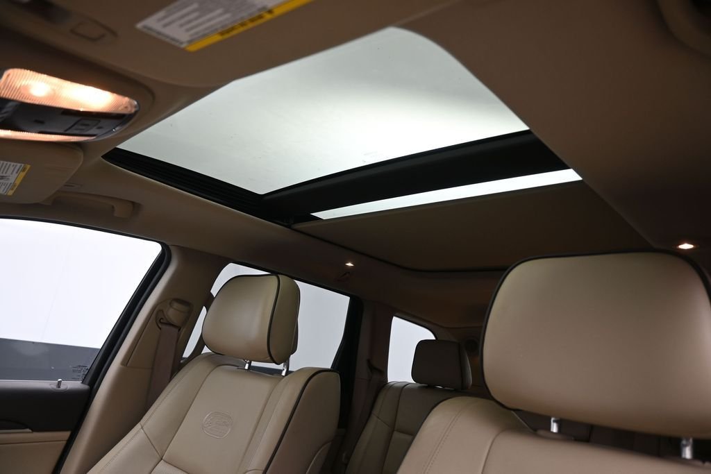 Used 2017 Gray Jeep Overland image 28
