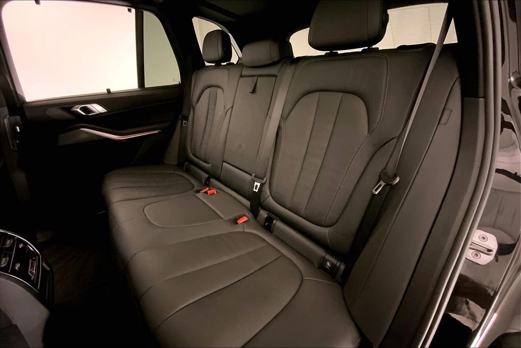 Used 2022 Black Sapphire Metallic BMW  image 14