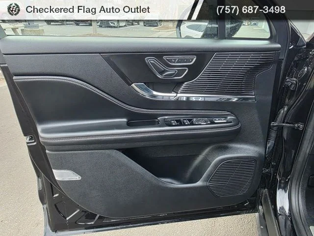 Used 2022 Black Metallic Lincoln Standard image 19