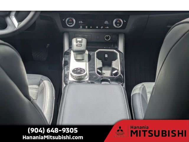 Used 2025 White Mitsubishi SE image 20