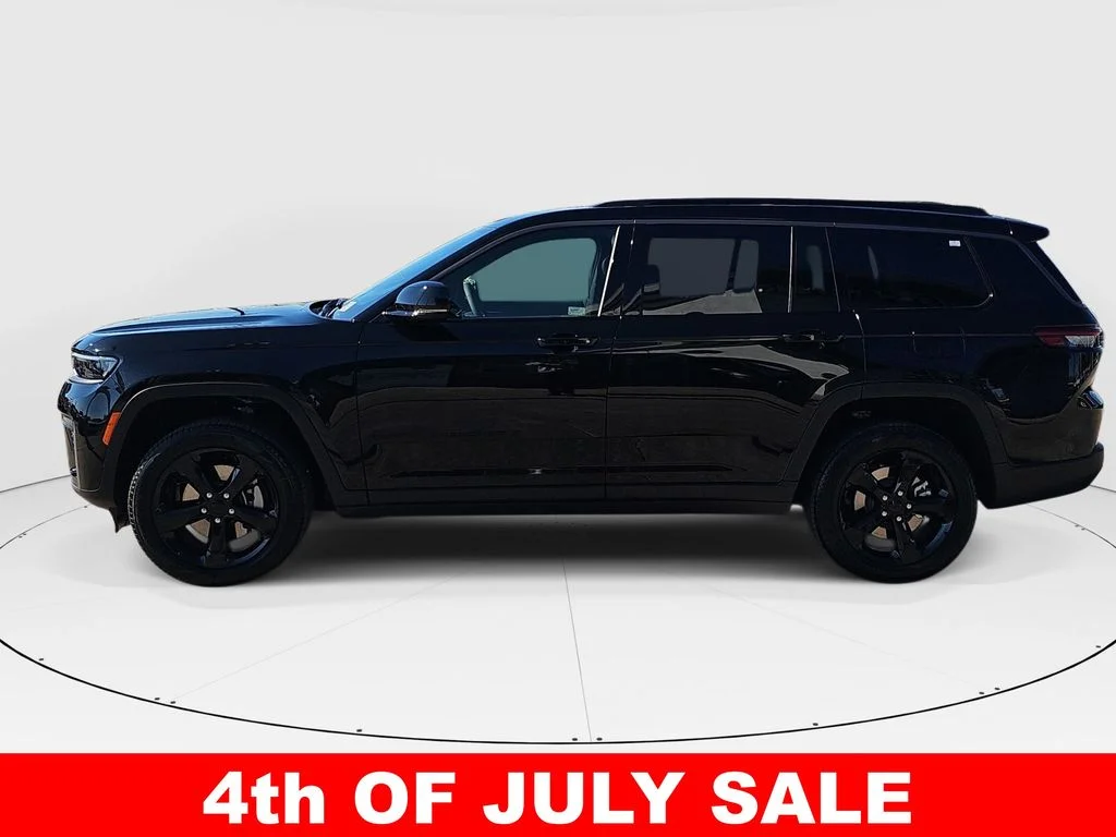 New 2026 Diamond Black Crystal Pearl-Coat Exterior Paint Jeep Limited image 6