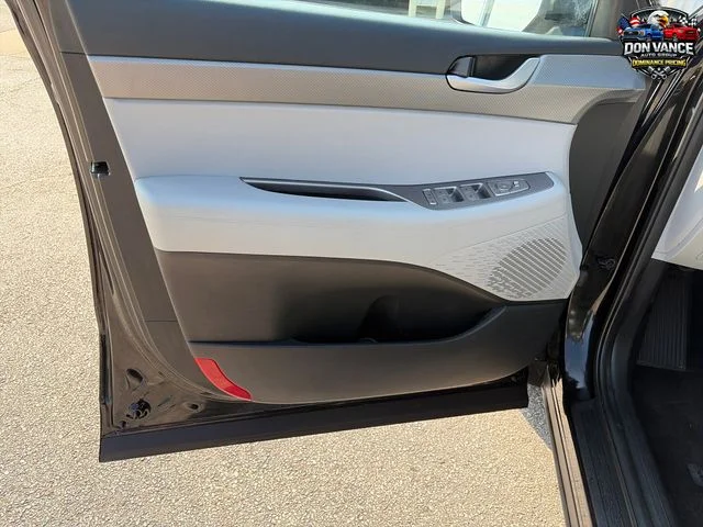 Used 2025 Black Hyundai SEL image 10