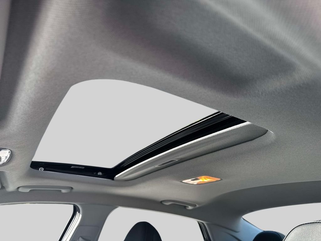 2025 Hyundai Elantra Limited - Photo 20