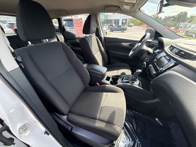 Used 2021 White Nissan S image 22