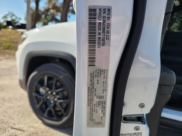 New 2026 Bright White Clear-Coat Exterior Paint Jeep Latitude image 18