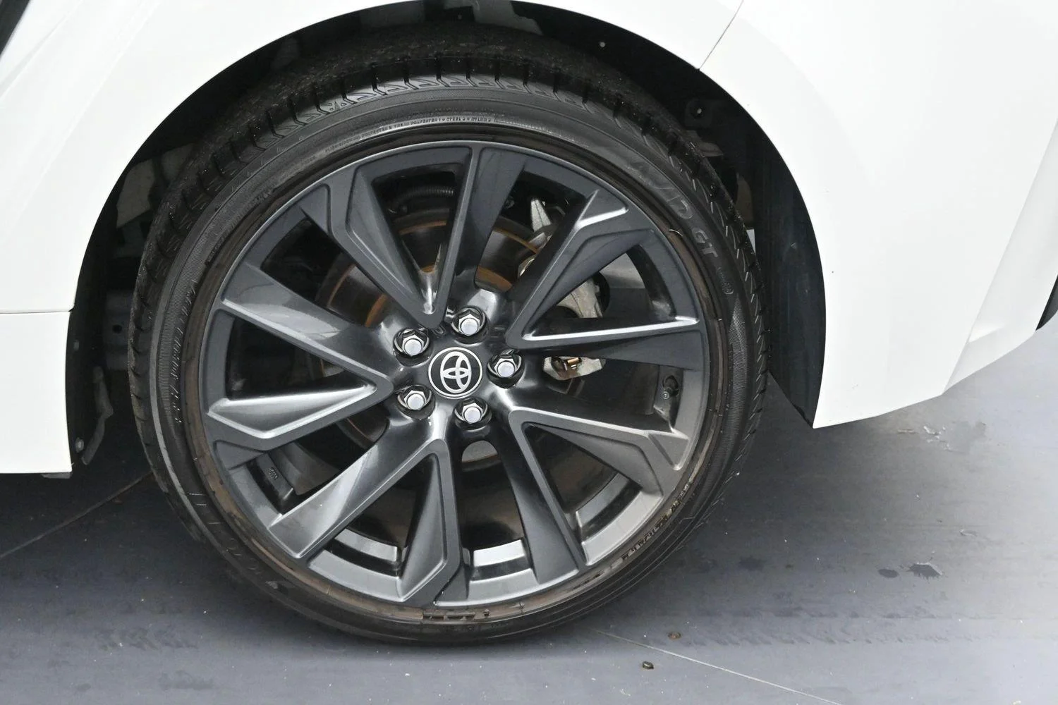 Used 2024 Ice Cap Toyota XSE image 32
