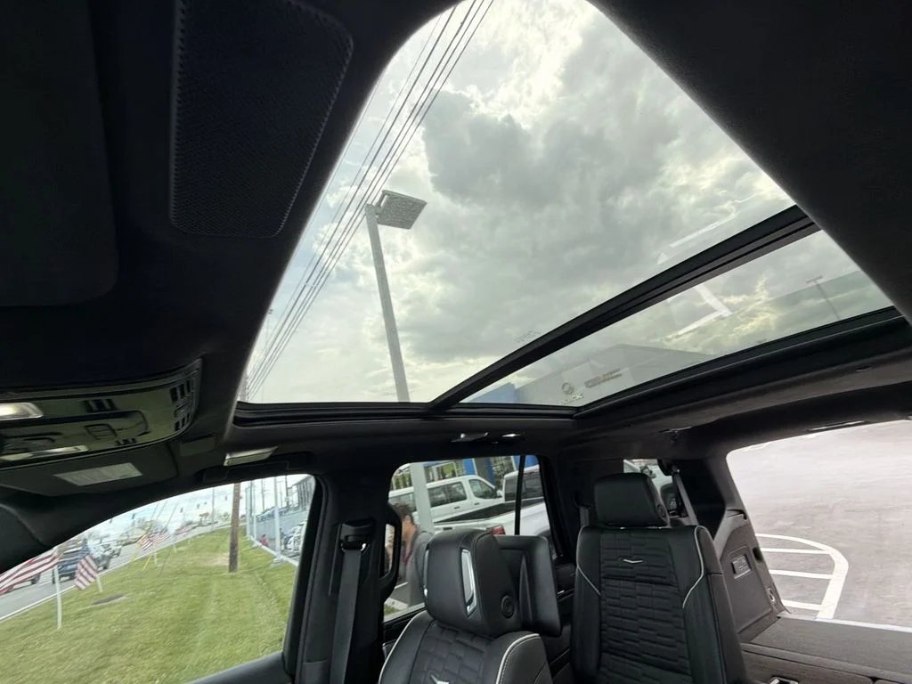 Used 2023 White Cadillac V-Series image 28