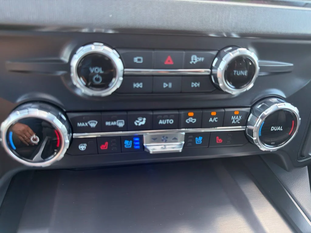 New 2027 Glacier Gray Metallic Tri-Coat Ford F-350® Platinum® image 19