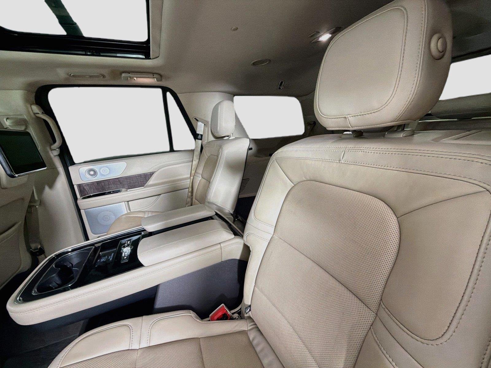 Used 2020 Pristine White Lincoln Reserve image 25