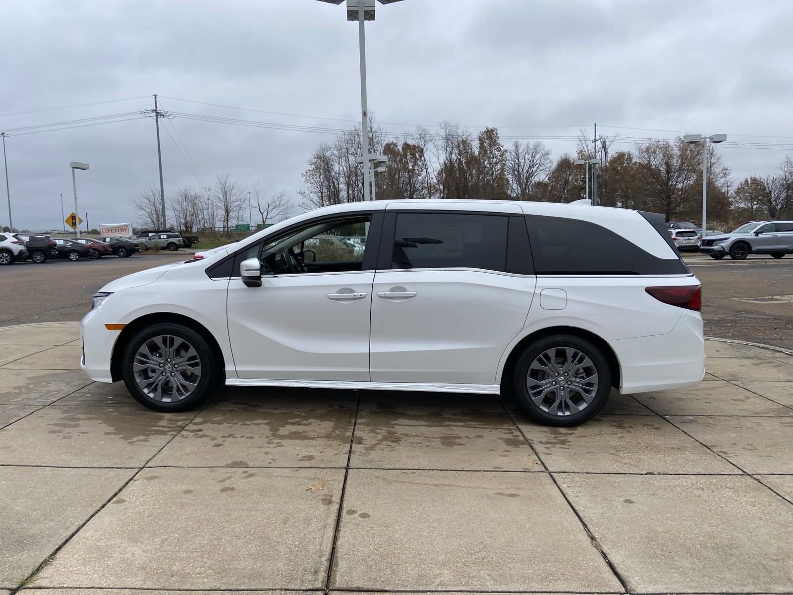 New 2026 Platinum White Pearl Honda Touring image 6