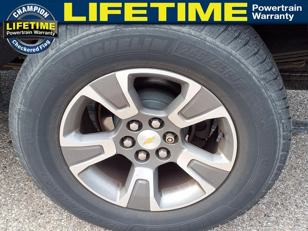 Used 2019 Red Chevrolet Z71 image 9