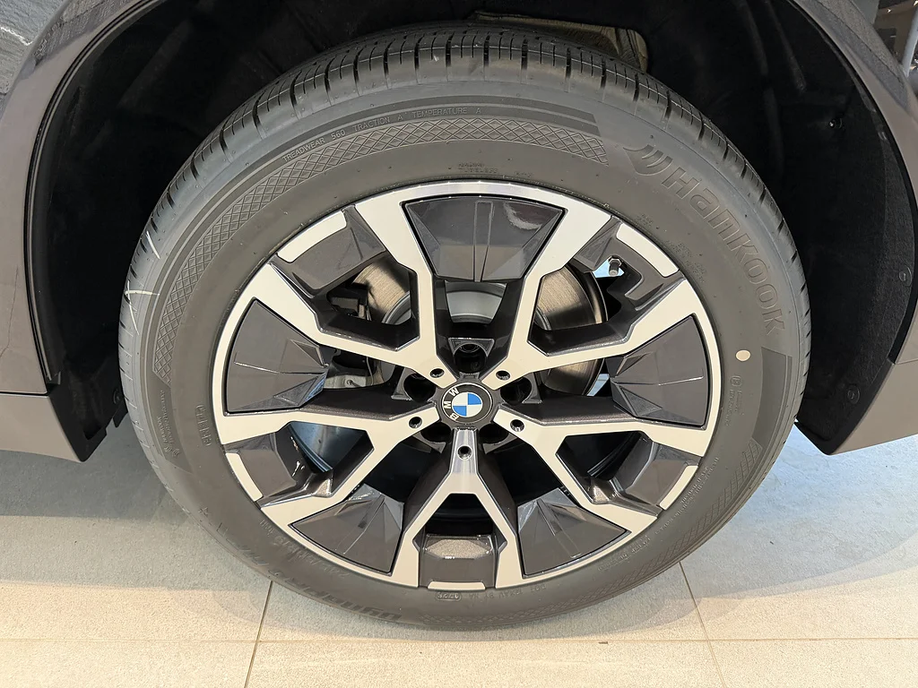 New 2026 Black Sapphire Metallic BMW 30 xDrive image 7