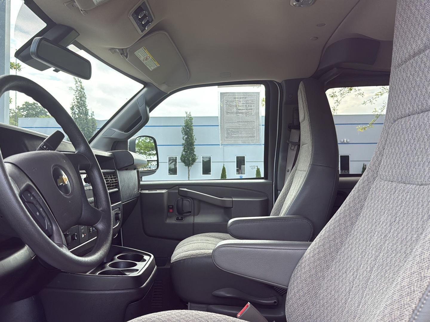 Used 2025 Summit White Chevrolet LT image 7