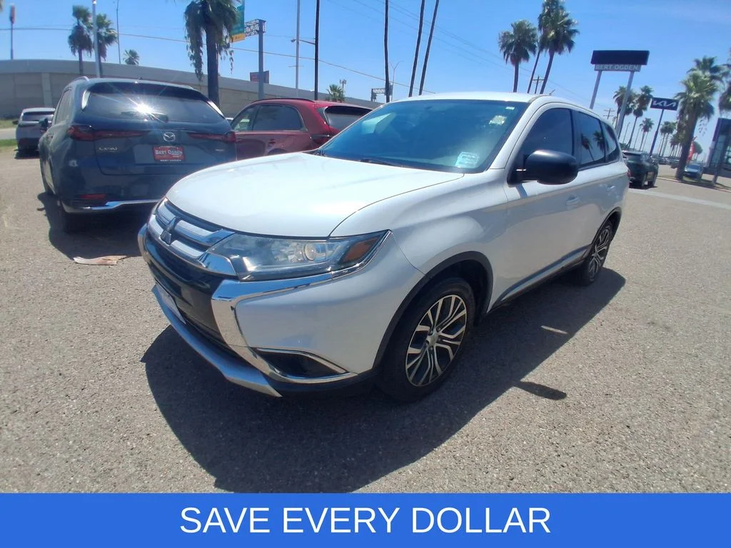 Used 2017  Mitsubishi ES image 3