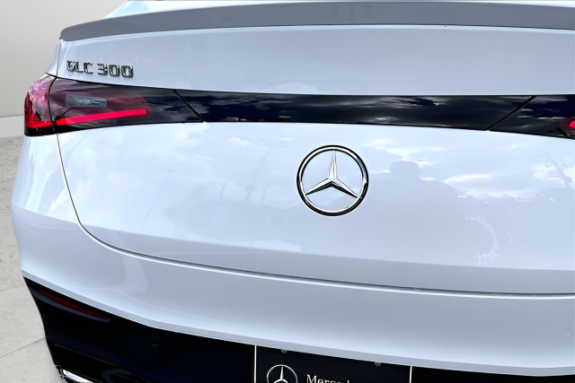 Used 2026  Mercedes-Benz GLC 300 Coupe image 33