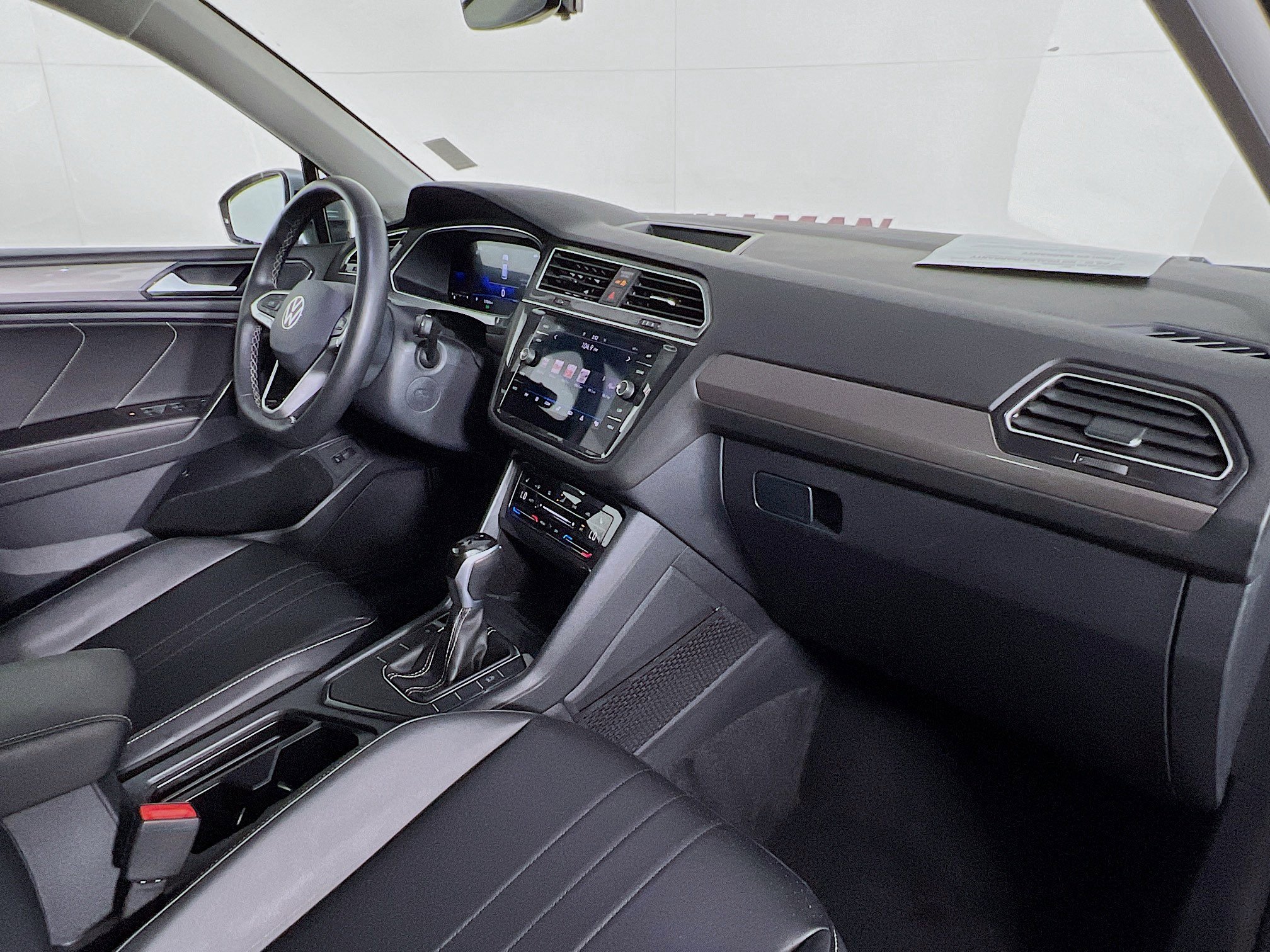 Used 2024 Silver Volkswagen SE image 39