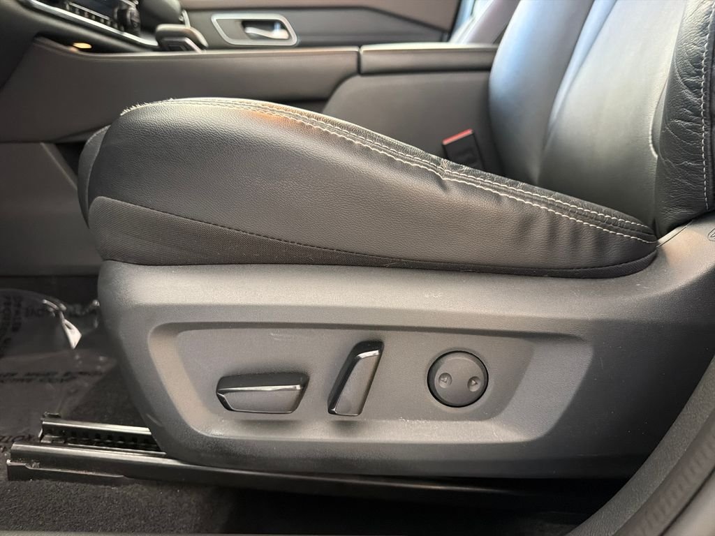 Used 2021 Boulder Gray Nissan SL image 12