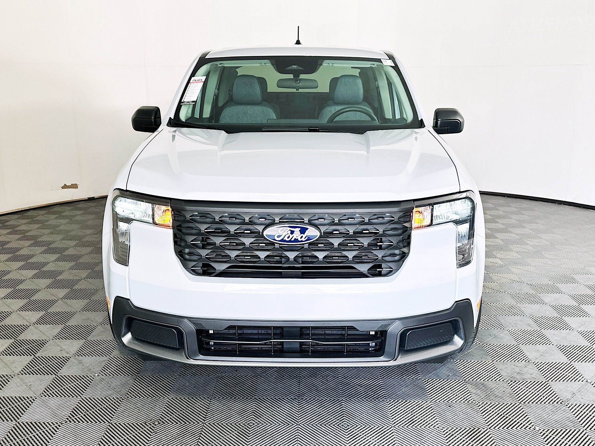 Used 2025 White Metallic Ford XLT image 8