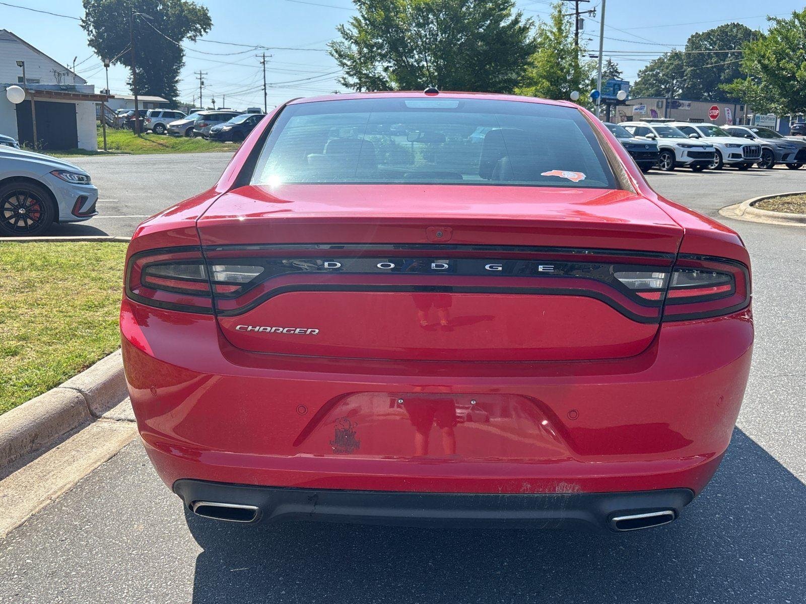 Used 2020 Torred Clearcoat Dodge SXT image 4