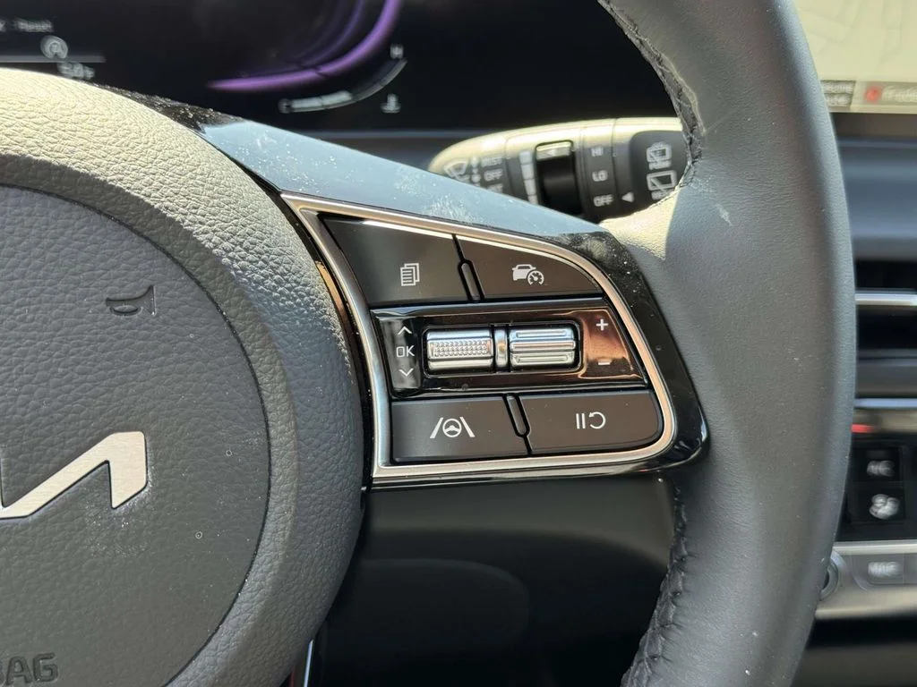 Used 2026 White Kia S image 23
