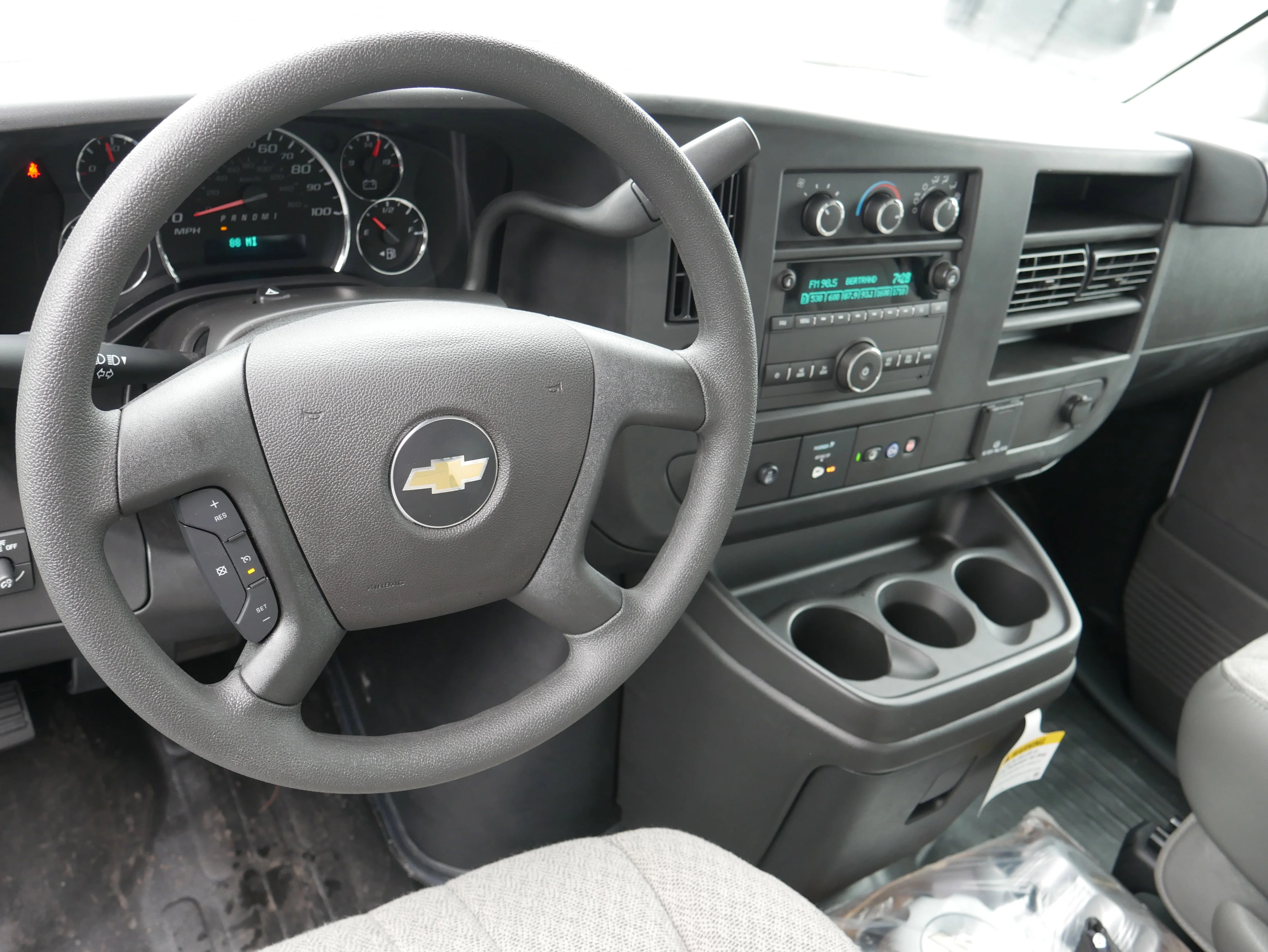 New 2025 Summit White Chevrolet 1WT image 22