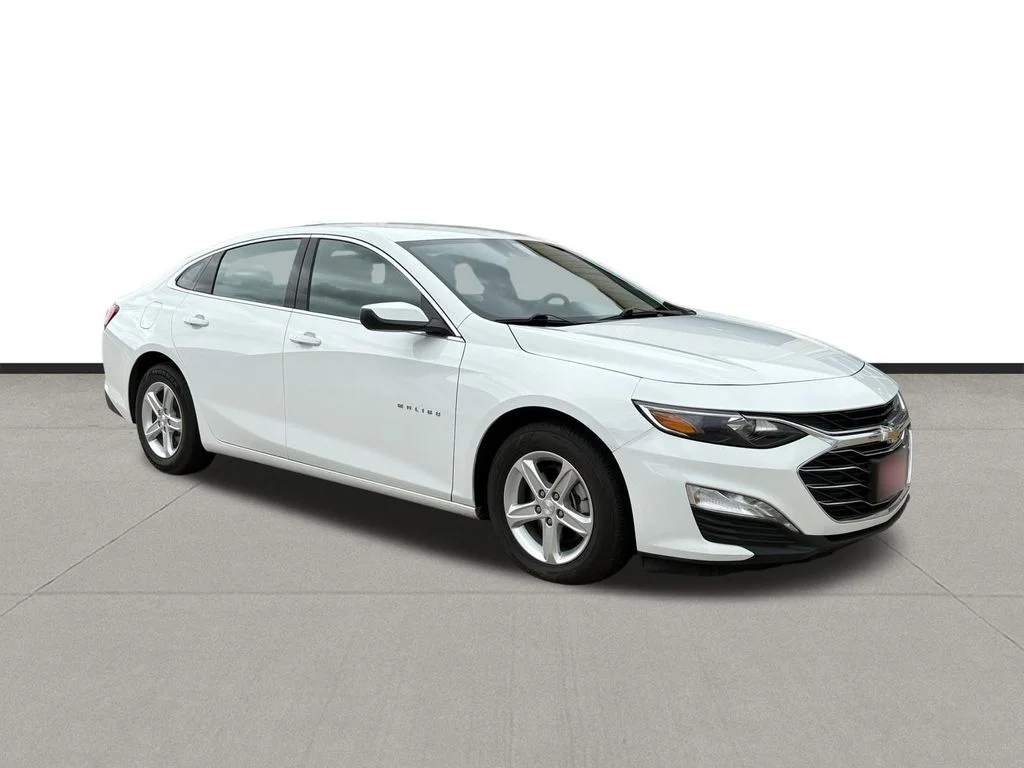 Used 2024 Summit White Chevrolet LT image 3
