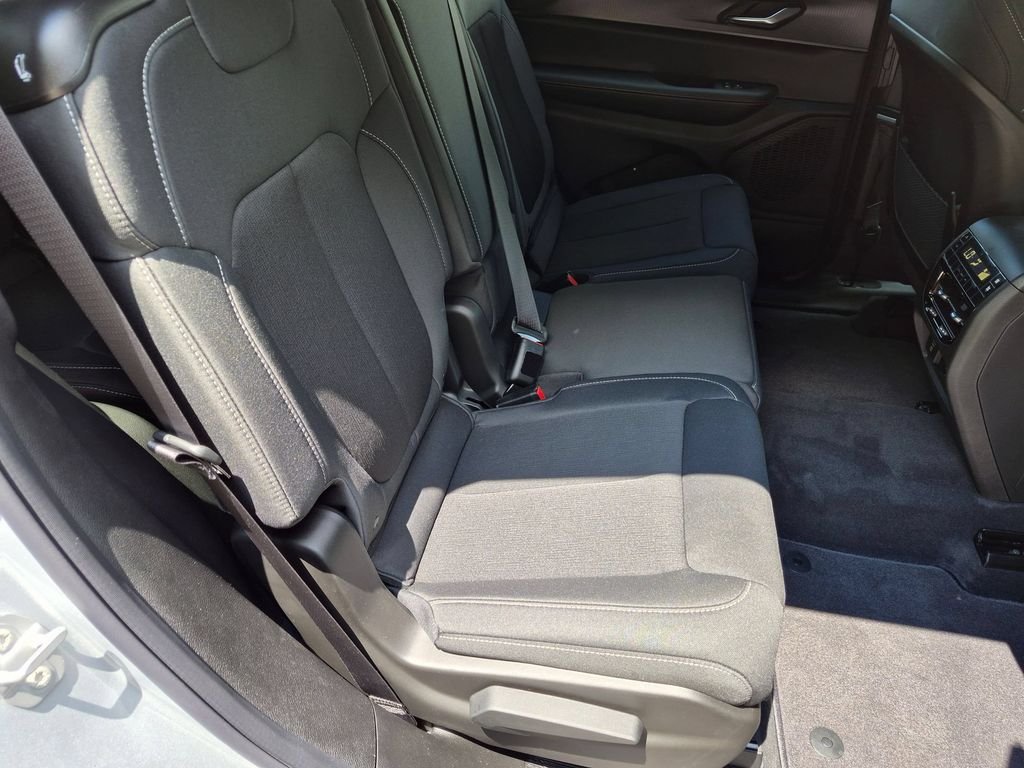 New 2026 Silver Zynith Exterior Paint Jeep Laredo X image 21