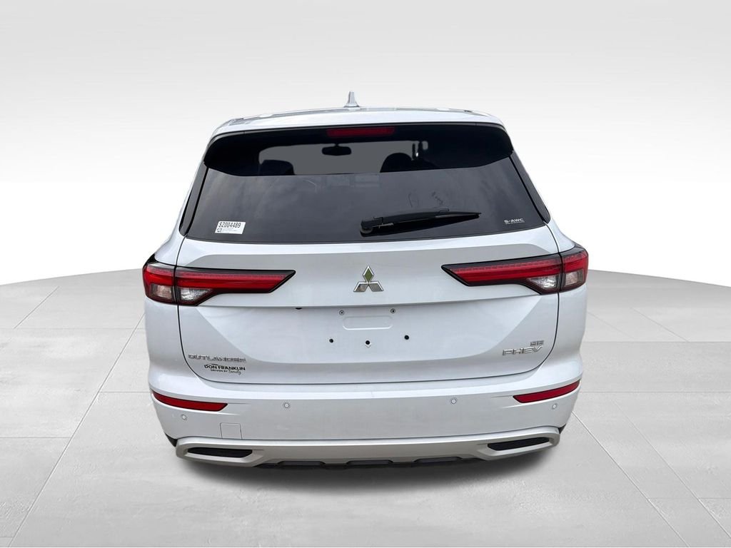 Used 2025 White Mitsubishi SE image 4