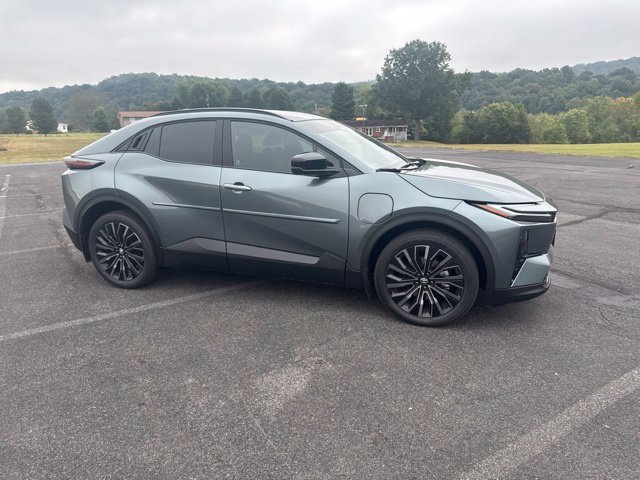 Used 2026  Toyota XSE image 10