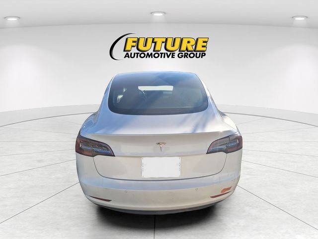 Used 2020  Tesla  image 4