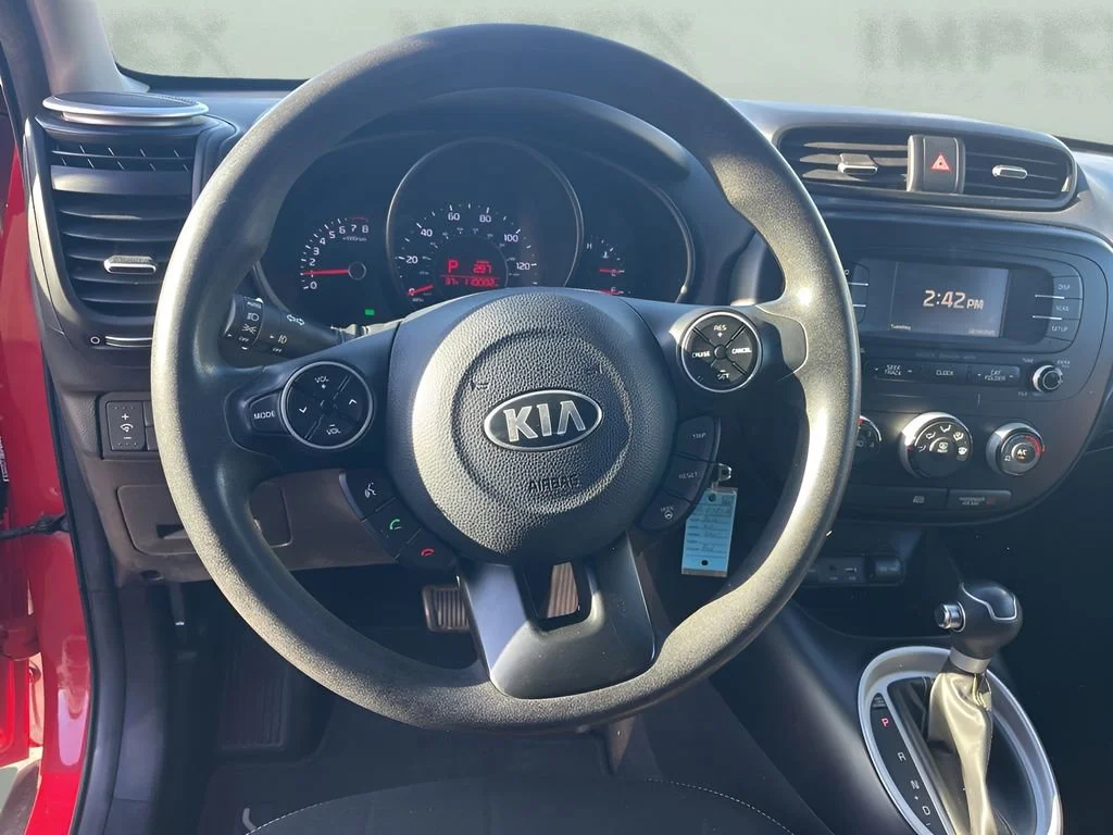 Used 2016  Kia + image 12